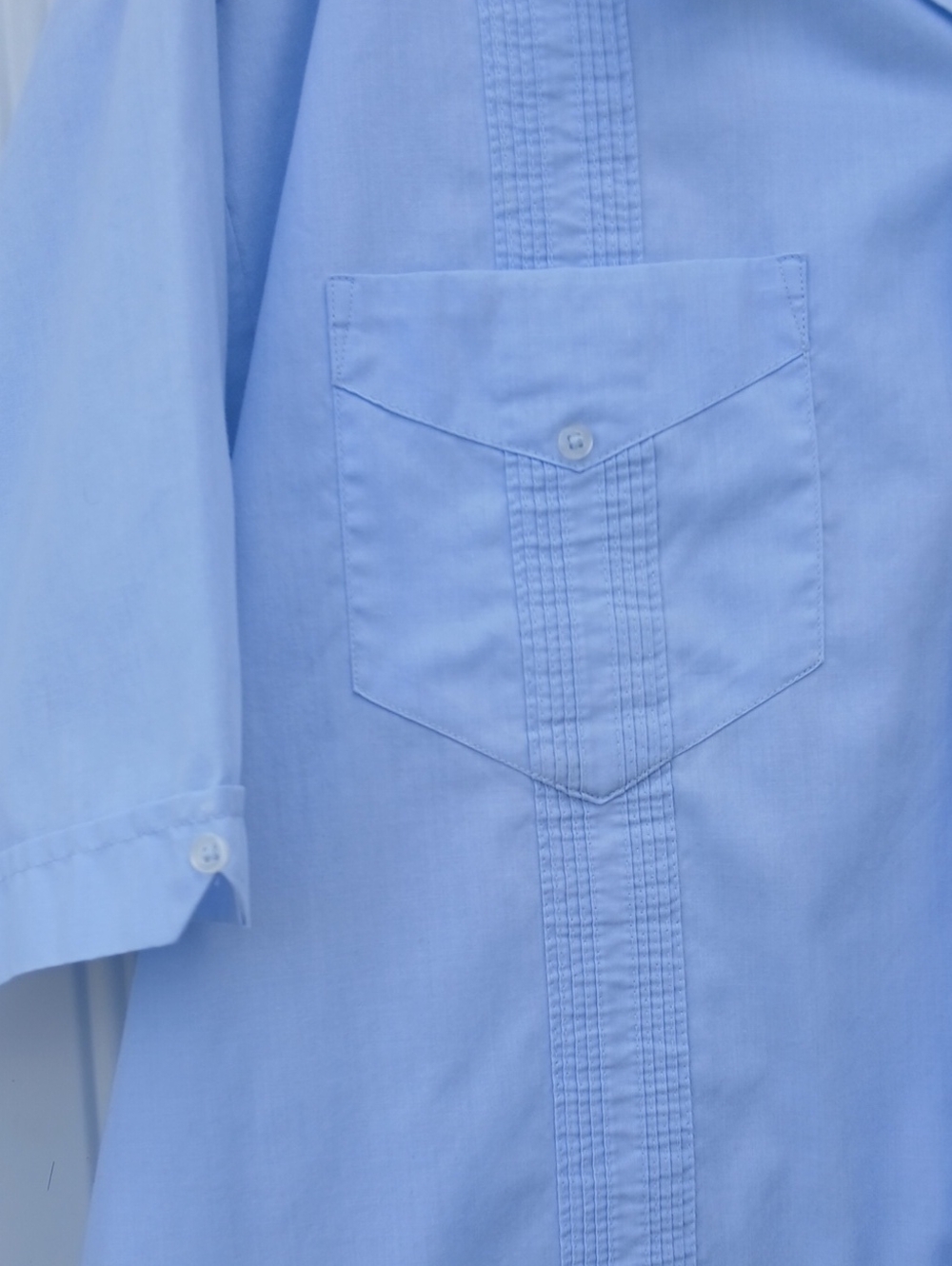 Men’s Light Blue Guayabera-Style Short Sleeve Button-Down Shirt - Picture 5 of 8